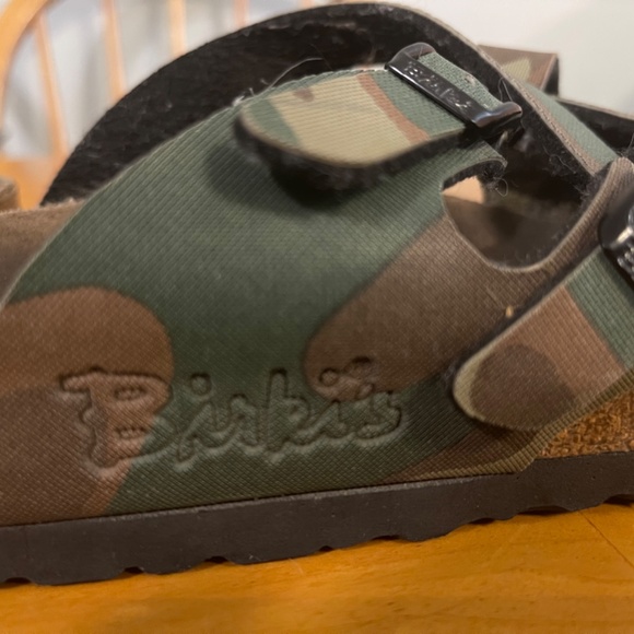 Camo Birkies by Birkenstock Strappy Footbed Sandals W 7 - Picture 3 of 8